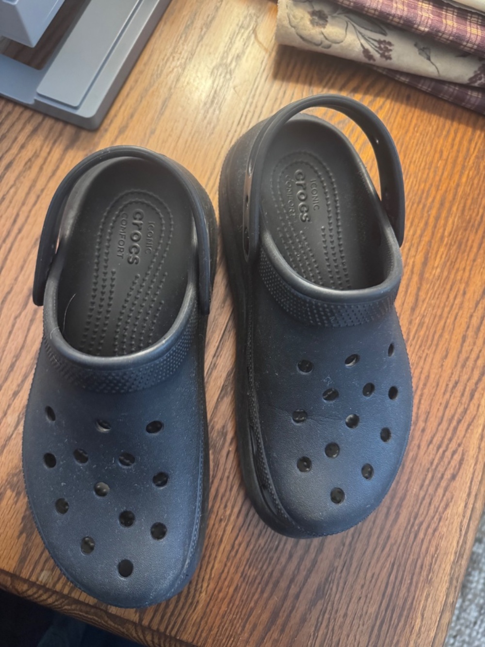 Platform Crocs - Picture 3 of 5